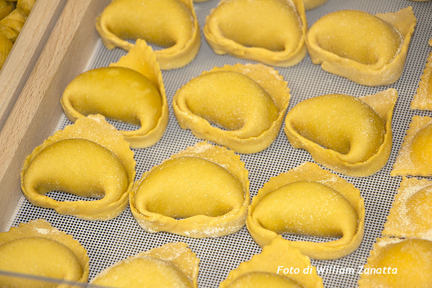 CAPPELLACCI DI ZUCCA, MERCATO DELLE ERBE, BOLOGNA