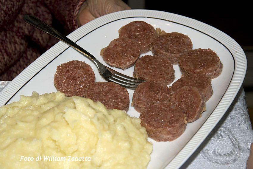 COTECHINO CON PURE’ DI PATATE // SAN LAZZARO DI SAVENA / BOLOGNA città metropolitana / EMILIA-ROMAGNA regione / ITALIA