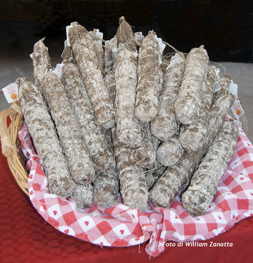 SALAMI PIACENTINI // BOBBIO / PIACENZA provincia / EMILIA-ROMAGNA regione / ITALIA