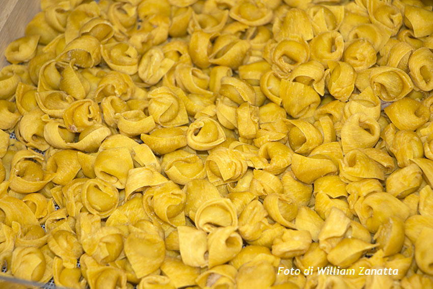 TORTELLINI, MERCATO DELLE ERBE, BOLOGNA